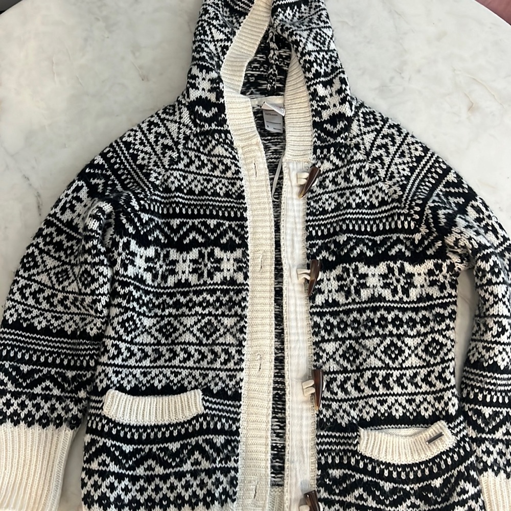 Avalanche sweater size small
